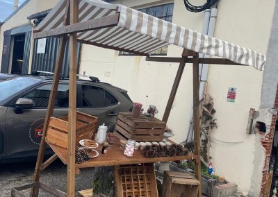 Stand de marché en bois à louer pour buffet, candy bar ou décoration événementielle