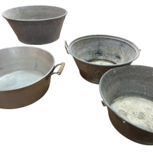 Petite bassine en zinc vintage pour décoration champêtre ou présentation événementielle