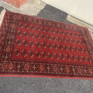 Tapis moyen rouge vif