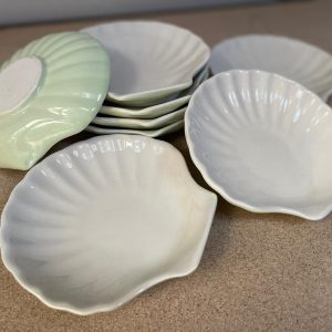 Petites assiettes coquille Saint-Jacques vertes pour buffet mariage ou présentation culinaire